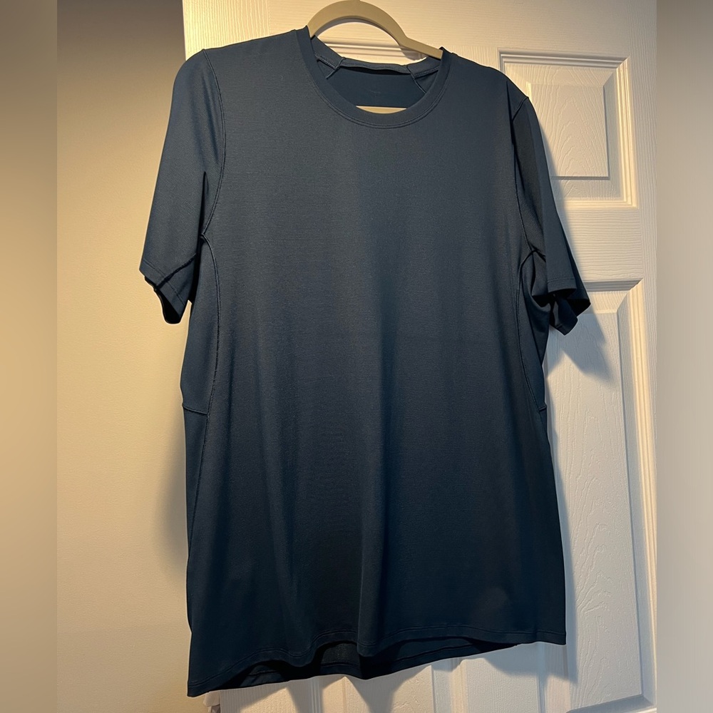 Lululemon navy short sleeve shirt
